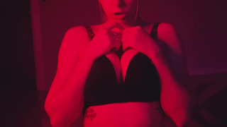 Beauty Vik1One shows how to do blowjob.mp4