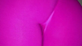 "Leggings Peeling Off – Hot Curves on Display!"